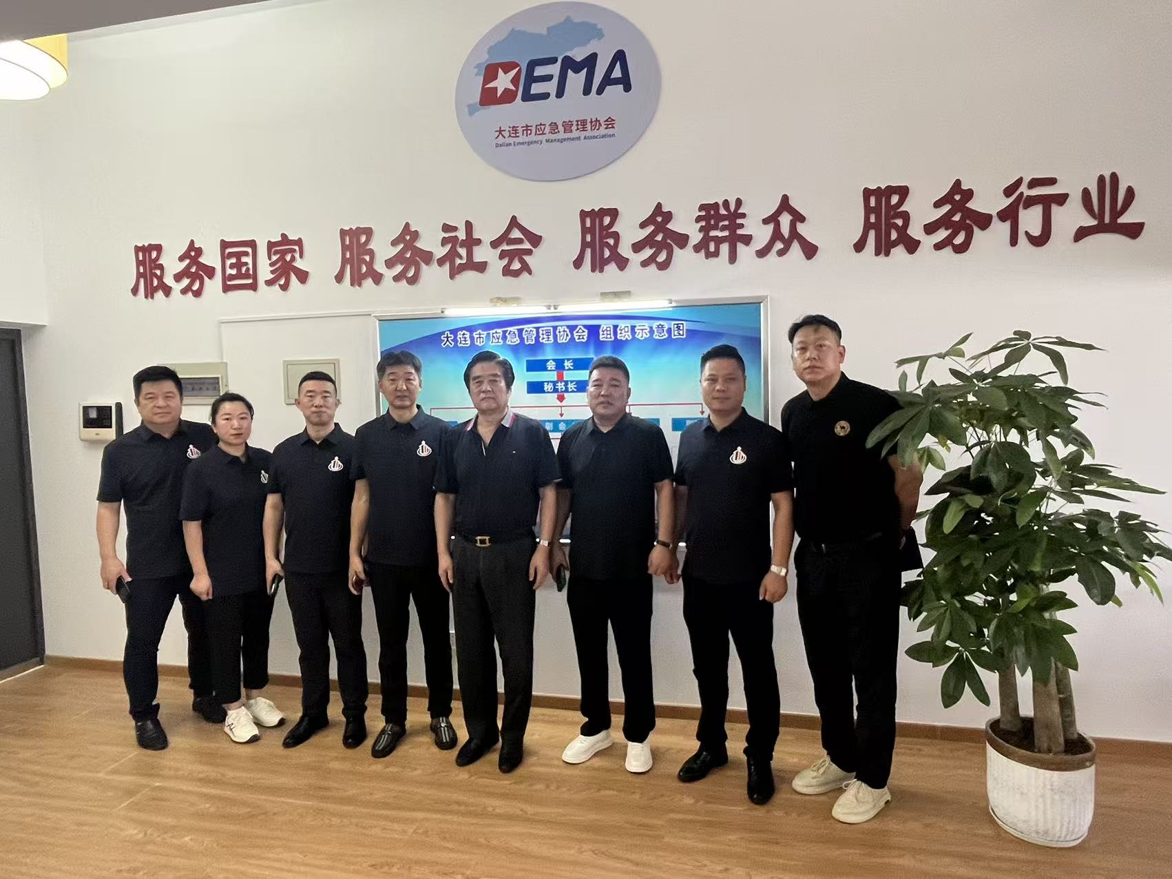 大连狮企建工委走访大连市应急管理协会